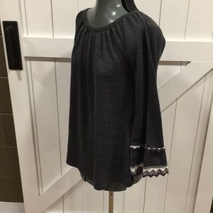 S-M WinWin Double Lace Sleeved Tunic.